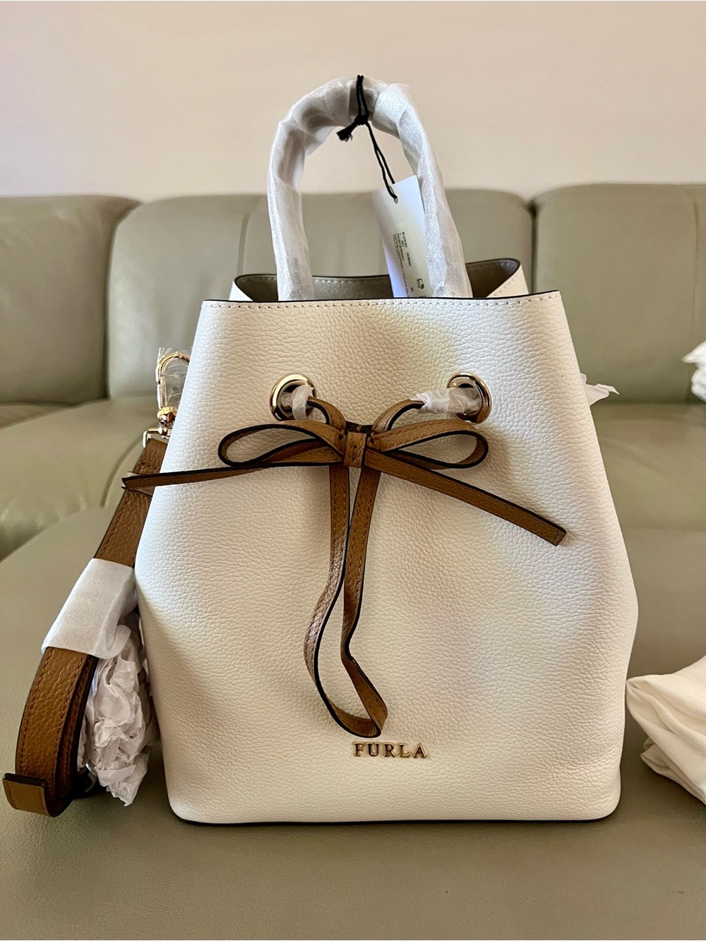 NWT FURLA Costanza Drawstring Bucket Pebbled Leather Small $388 Chalk/Desert